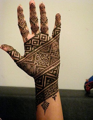 „Quick Mehendi Designs“-zigzago modeliai