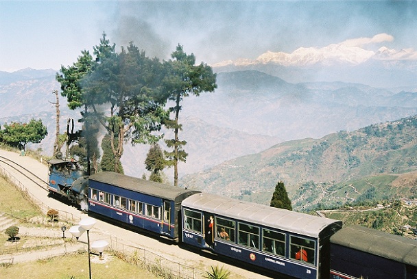 darjeeling-himalayan-rail_darjeeling-tourist-places