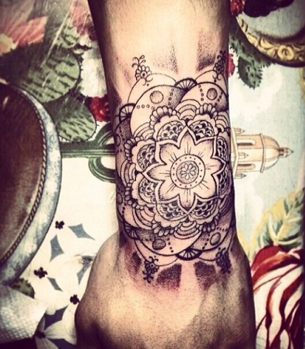 Putojančių gėlių Zayn tatuiruočių dizainas