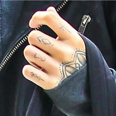 Zayn pėdų tatuiruotės dizainas