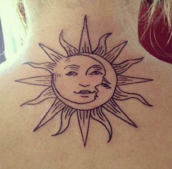 Saulės tatuiruotės ant kaklo