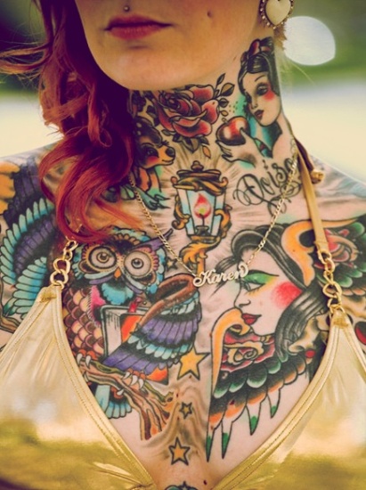 Kaklo genčių tatuiruotės moterims