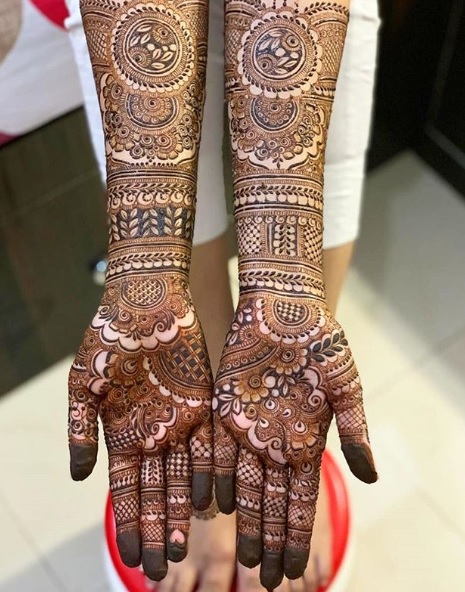 Vestuvių visos rankos Mehendi dizainas