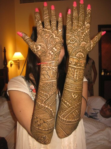 „Mehendi“ dizainas visoms rankoms