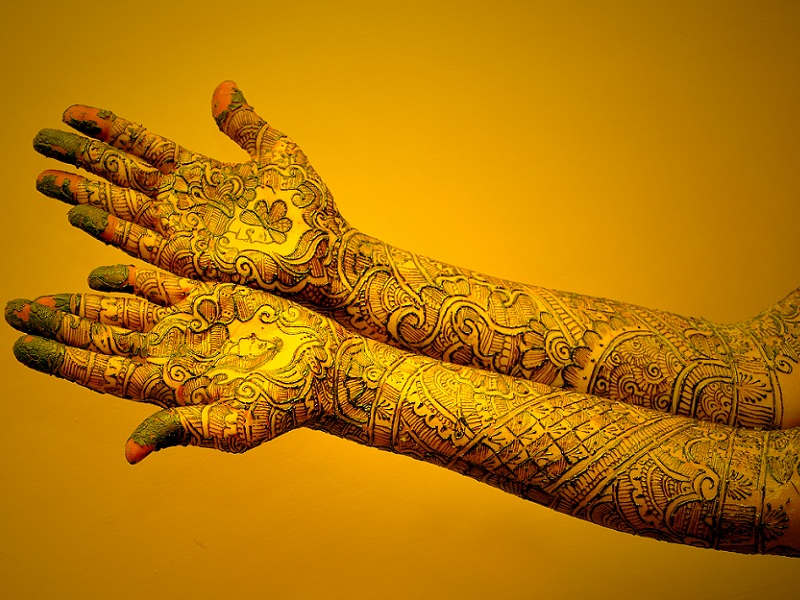 Visos rankos „Mehndi“ dizainai
