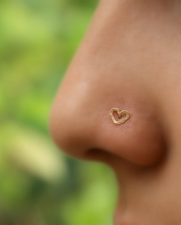 Širdies formos auksinis nosies žiedas