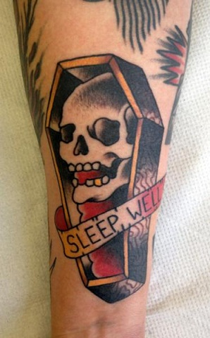 Gerai miegokite karsto tatuiruotė