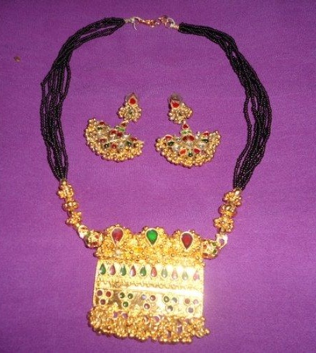 Çarpıcı Tasarımcı Mangalsutra Kolye
