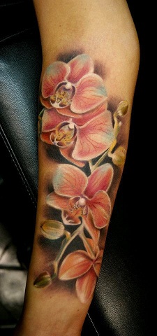 Orchidėjų tipo genčių gėlių tatuiruotė