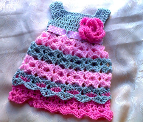 „Qureshia Baby Frock“ be rankovių