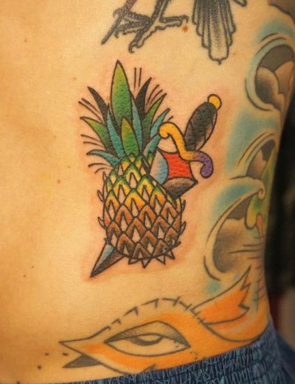 Ananasų durklo tatuiruotės dizainas