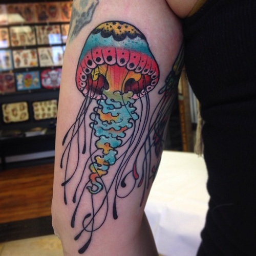 Daugiaspalvis medūzos tatuiruotė