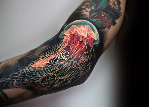 Realistinė medūzos tatuiruotė