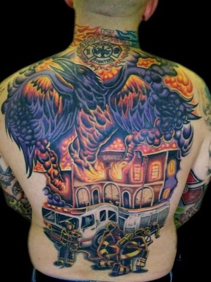 Kolibriukas su ugniagesio tatuiruotės dizainu