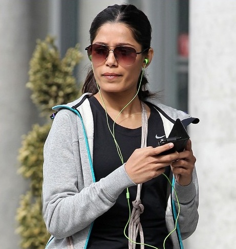 Freida-Pinto-Makyajsız-05