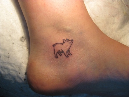 Miela maža kiaulės tatuiruotė