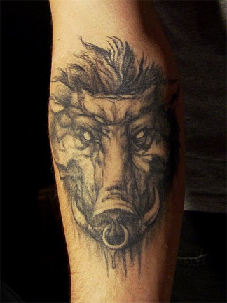 Pig Tattoo'da kaba görünüm deseni