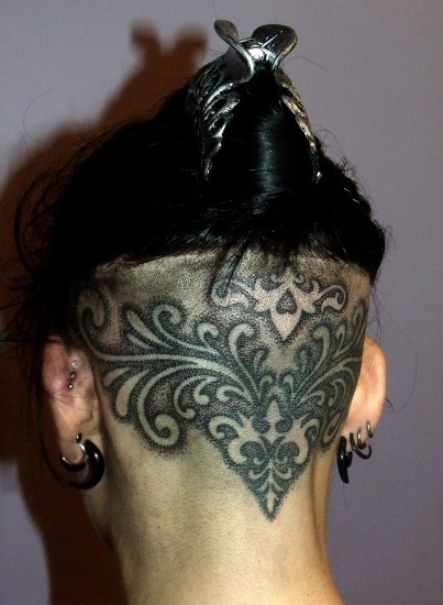 Kūrybinis plaukų tatuiruotės dizainas