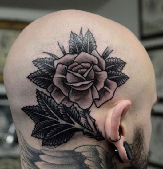 Rožių raštų plaukų tatuiruotės dizainas