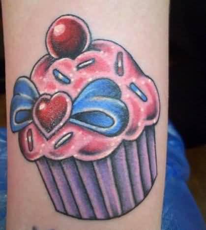Kirazlı Cupcake Tarzı Dövme