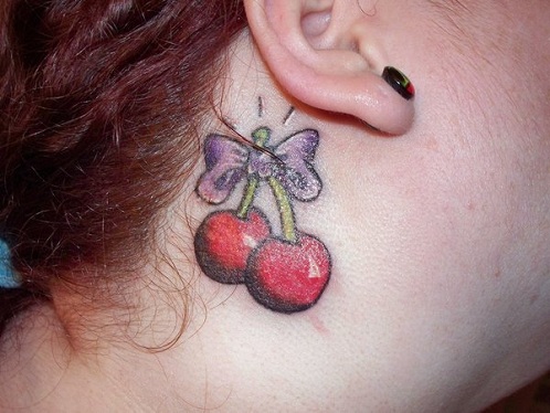 Pasilenkite prie vyšnių tatuiruotės