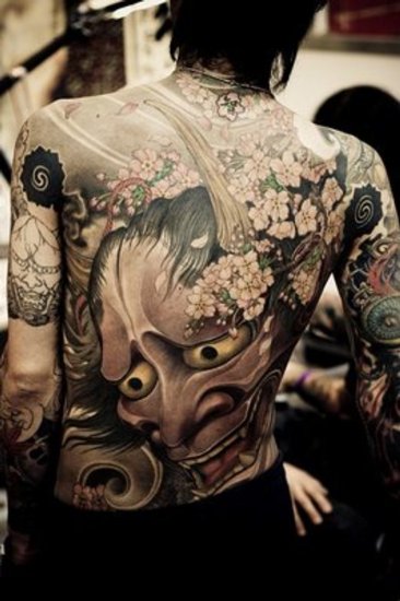Didelės demonų kaukės tatuiruotės dizainas