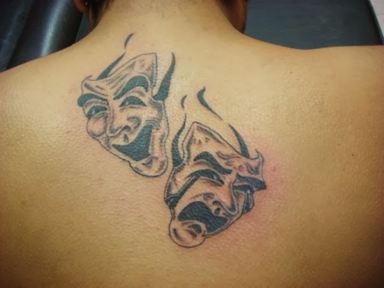 Juoko ir verksmo kaukės tatuiruotės dizainas