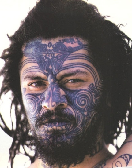 Maorių stiliaus kaukės tatuiruotės dizainas