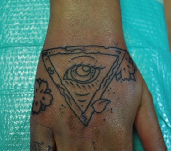 Masonų tatuiruotės dizainas ant rankų