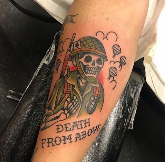 Karinių tatuiruočių dizainas ir reikšmės 8