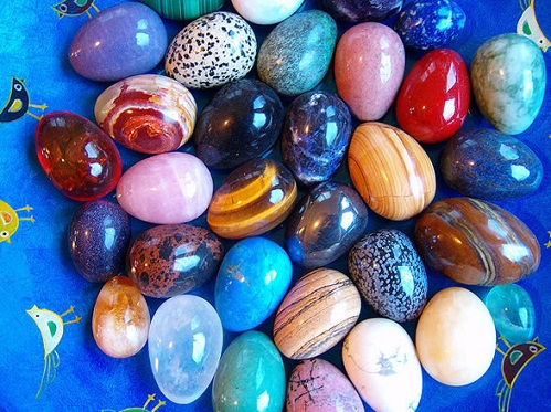 renkli değerli taşlar