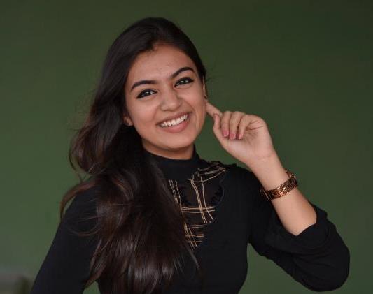 Nazriya Nazım Makyajsız 1