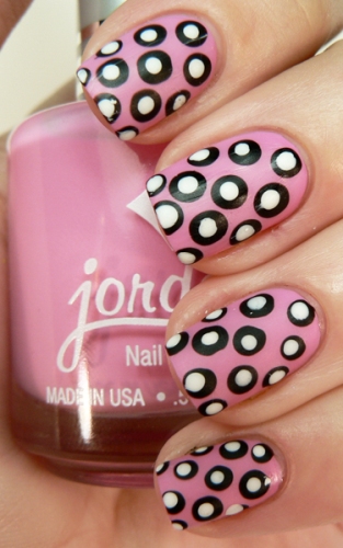 polka dot nagų dailė