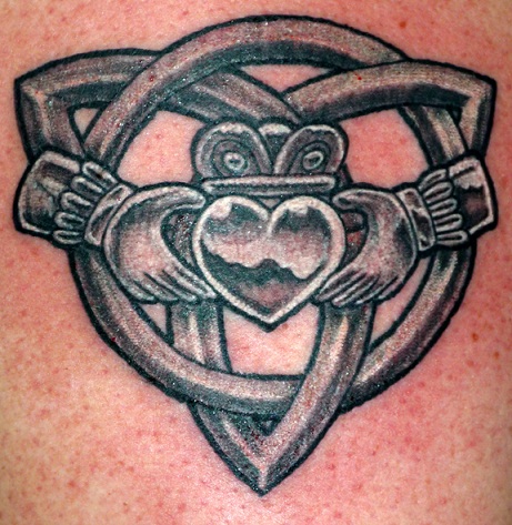 Kelt Claddagh dövme tasarımı