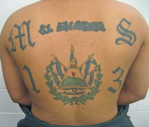 Sportinės vėliavos kalėjimo tatuiruotės dizainas
