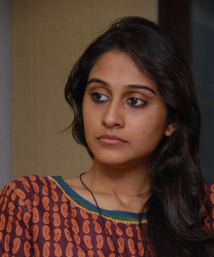 Regina Cassandra be makiažo 3