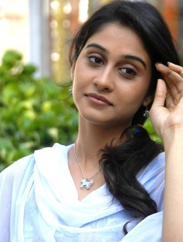 Regina Cassandra be makiažo 6