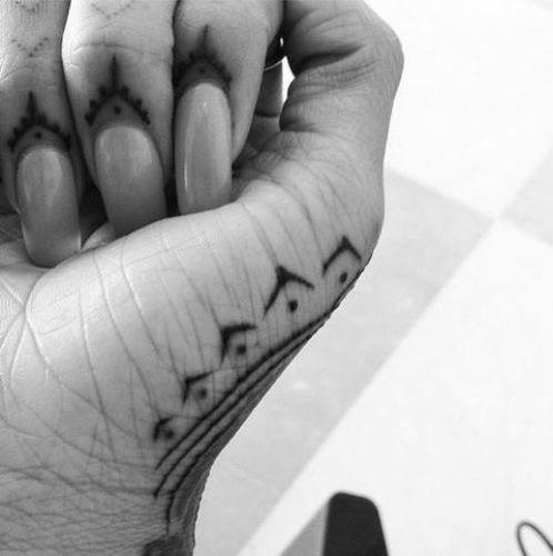 Odelės Rihanna tatuiruotės dizainas