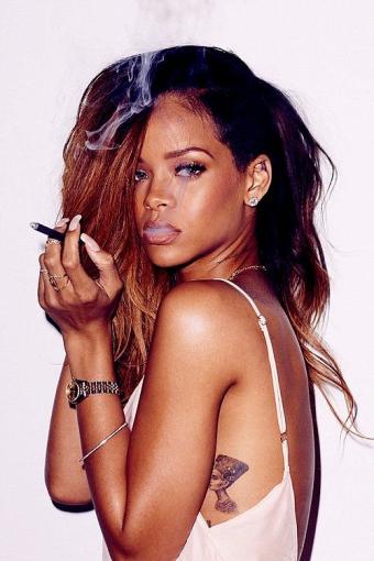 Mažas Egipto Rihanna tatuiruotės dizainas