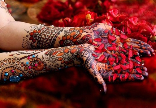 Įvairių spalvų vakarėlių „Mehendi“ dizainai