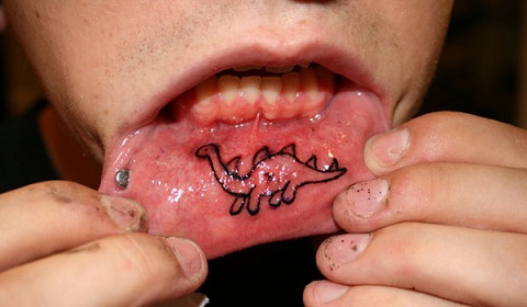 VIDINIS LŪPŲ Tatuiruotė