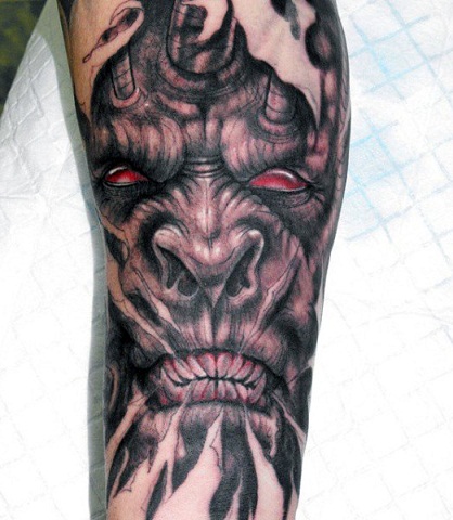 Kūrybinė demono tatuiruotė