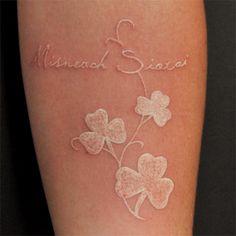 Shamrock tatuiruotė baltas rašalas