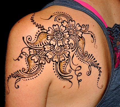 Pečių „Henna Designs“ etikos menas ant peties