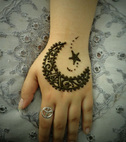 Mėnulio formos Ramzano (Eido) Mehndi dizainas