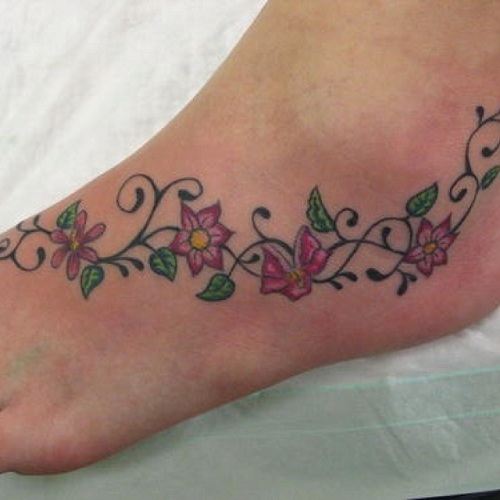 Gražus gėlių spygliuotos vielos tatuiruotės dizainas
