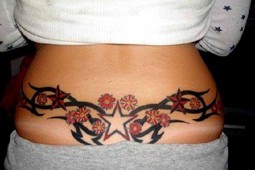 Spindinčios žvaigždės spygliuotos vielos tatuiruotės dizainas