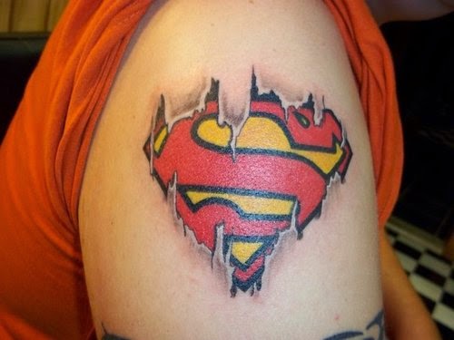 Šešėlinio modelio supermeno tatuiruotės dizainas