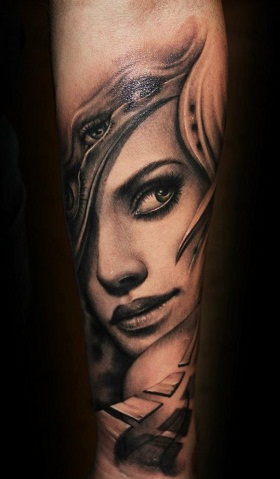 Portreto tatuiruotė mergaitei
