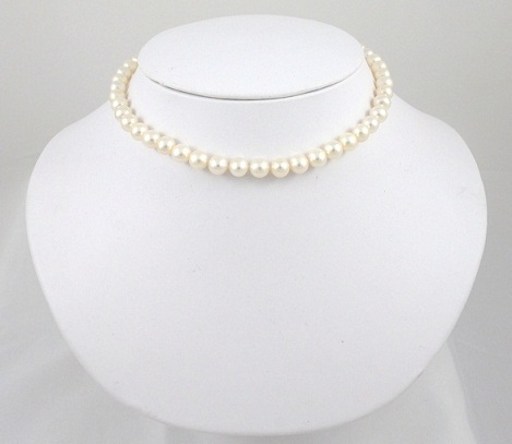 „Single Pearl Strand“